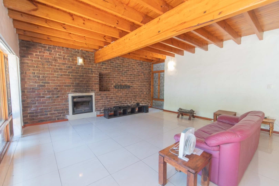 8 Bedroom Property for Sale in Summerstrand Eastern Cape